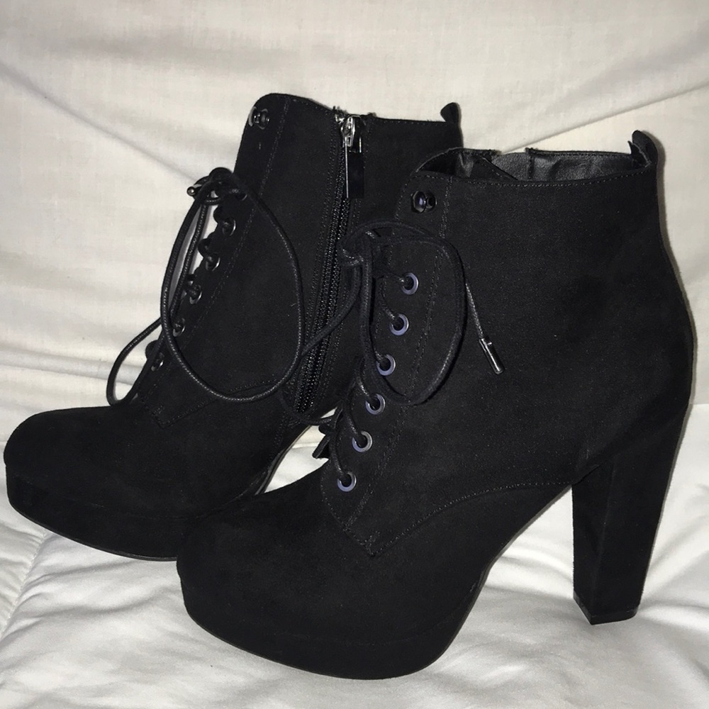 Black heel platform boots